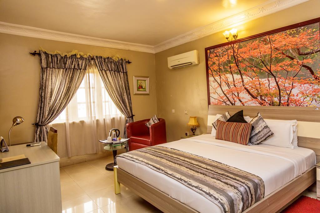 Apartment Royale Hotel & Suite Лагос Экстерьер фото